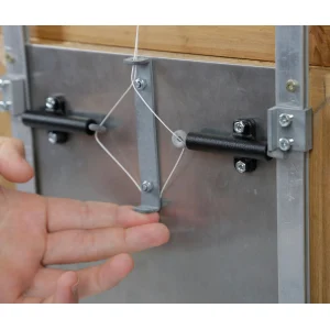Selbstverriegelung f&uuml;r Automatische H&uuml;hnert&uuml;r